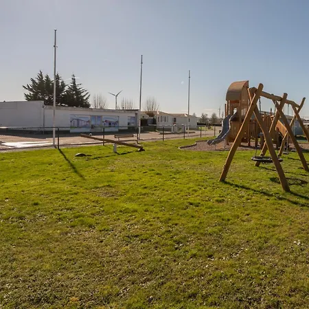 Charming Coastal Apartment *